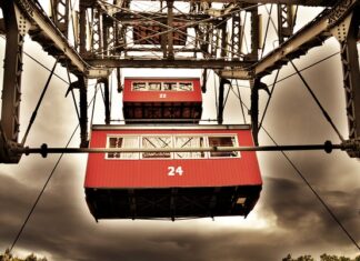 Z czego zrobić ścianki kabiny prysznicowej?