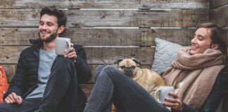 Jak wieszać spodnie w szafie?