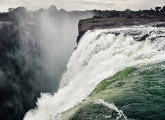 Jaką głębokość szafy na wieszaki?