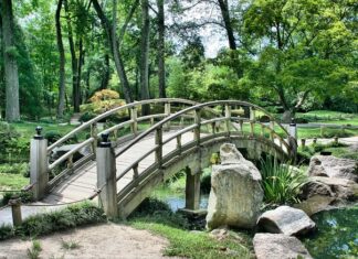 Ile waży most od poloneza?