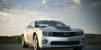 Ile koni ma Camaro SS?