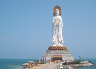 Po co cokół w szafie?